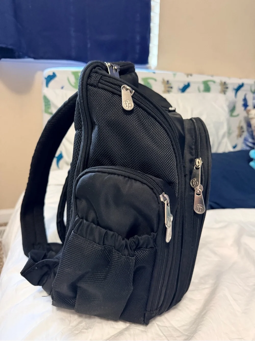 N/A 15 pockets